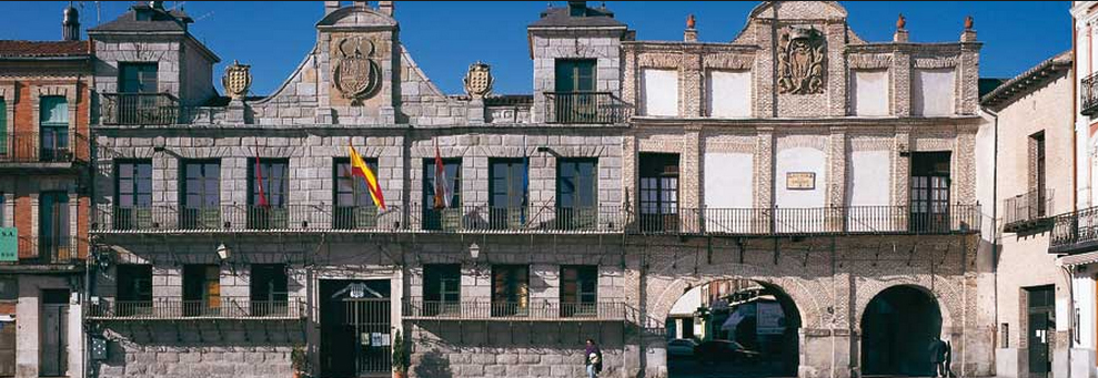 Casa Consistorial y Casa de los Arcos o del Cabildo. A la derecha, el Palacio Real Testamentario ( MEDINA DEL CAMPO ) 